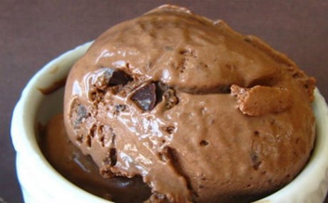 Συνταγή για παγωτό σοκολάτα με κομματάκια σοκολάτας