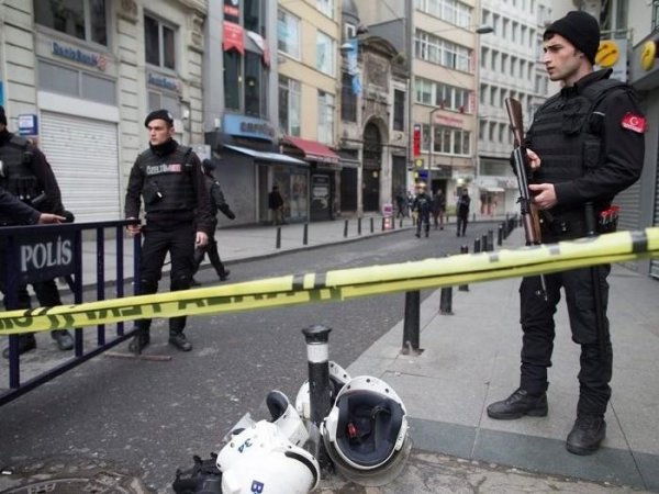Τους 44 έφτασε ο αριθμός των νεκρών στην Τουρκία, ενώ συνελήφθησαν ακόμη 11 άτομα ως ύποπτοι για τις βομβιστικές επιθέσεις