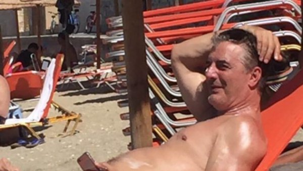 Ο Mr. Big του "Sex and the City" κάνει διακοπές στην Κρήτη(ΦΩΤΟ)