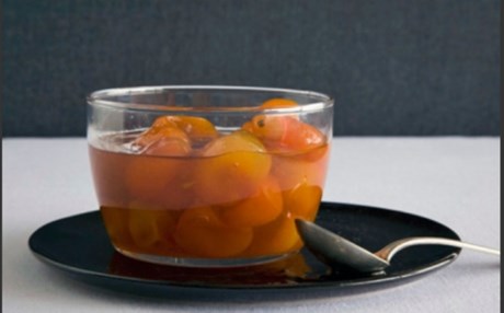 Kεχριμπαρένιο και νηστίσιμο γλυκό του κουταλιού καρότο με πορτοκάλι