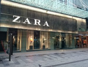 Οι πιο στιλάτες μίνι φούστες των Zara σε τιμές που δε μπορείς να αντισταθείς!
