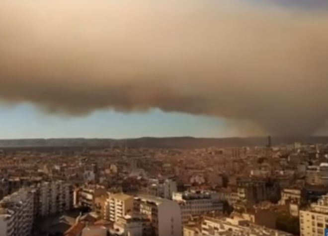 Κάλυψε… τον ήλιο ο καπνός από τις πυρκαγιές στη νότια Γαλλία(VIDEO)
