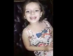 Βίντεο σοκ από την Συρία: Κοριτσάκι τραγουδάει μέχρι που σκάει δίπλα της η βόμβα! Οι εικόνες που ακολουθούν; Απίστευτες