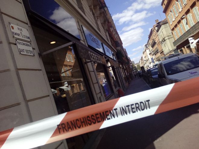 Γαλλίδα αστυνομικός μαχαιρώθηκε από άνδρα μέσα σε αστυνομικό τμήμα!