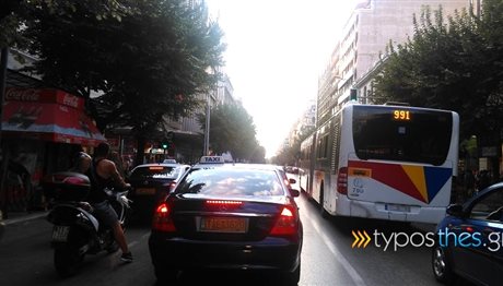 Θεσσαλονίκη ΤΩΡΑ: Με κίνηση η Τσιμισκή, χύθηκε πετρέλαιο στο δρόμο