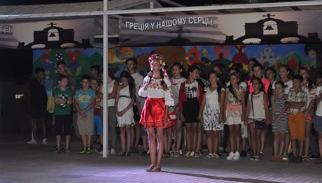 Συγκινητική η υποδοχή 100 παιδιών Ελλήνων ομογενών από την Ουκρανία