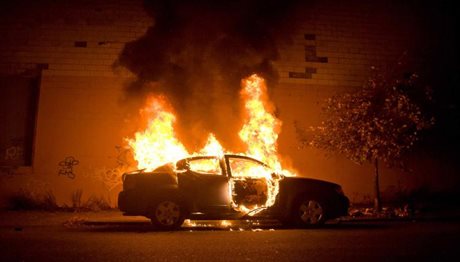Χαλκιδική: Τροχαίο με σύγκρουση 2 οχημάτων – Στις φλόγες το ένα ΙΧ