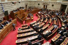 Βουλή: Αντιπαράθεση Χατζηδάκη-Σπίρτζη για τα δημόσια έργα