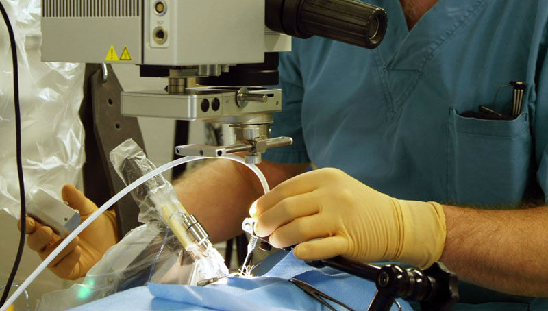 Πραγματοποιήθηκε η πρώτη ρομποτική χειρουργική επέμβαση μέσα στο μάτι