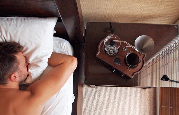 Το πιο λειτουργικό ξυπνητήρι: Σας ξυπνάει και σας φτιάχνει καφέ (βίντεο)