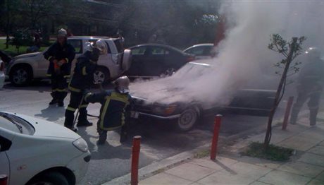 Φωτιά σε αυτοκίνητο στο κέντρο της Θεσσαλονίκης