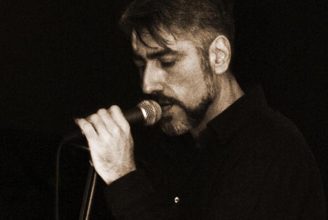 Πέθανε τραγουδιστής γνωστού ελληνικού συγκροτήματος
