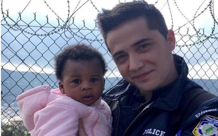 Αστυνομικός θέλησε να υιοθετήσει προσφυγόπουλο στη Σάμο