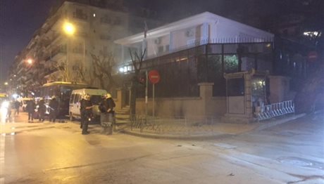 Θεσσαλονίκη: Μολότοφ και δακρυγόνα τα ξημερώματα στο κέντρο