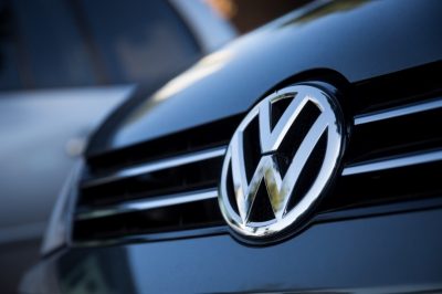 Σοκ στους επενδυτές της Volkswagen-1,2 δισ. δολάρια η αποζημίωση στους αντιπροσώπους της στις ΗΠΑ