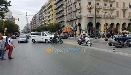 Θεσσαλονίκη ΤΩΡΑ: Τροχαίο στην Εγνατία – Χτύπησε μοτοσικλετιστής