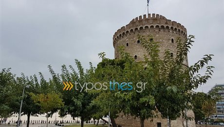 Θεσσαλονίκη: «Παρά πέντε» στον ουρανό της πόλης (Video)