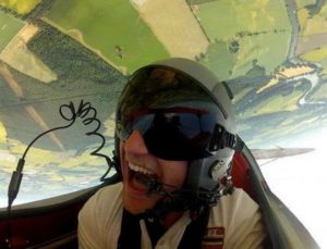 Αυτός είναι ο αδικοχαμένος πιλότος του Τσέσνα! (Photos)