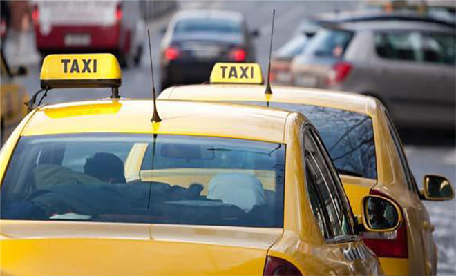 ΑΝΕΚΔΟΤΟ: Σταματάει ένα ταξί ένας τύπος, μπαίνει…