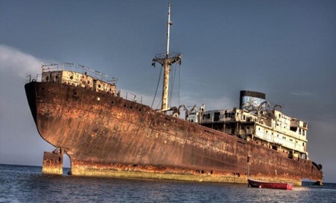 Ανεξήγητο Μυστήριο: Πλοίο που είχε Χαθεί το 1925 στο Τρίγωνο των Βερμούδων κάνει την Επανεμφάνισή του 90 Χρόνια Μετά!