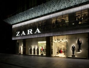 Zara: Η νέα μόδα στα φορέματα μας διχάζει! Εσύ θα τα φορούσες;