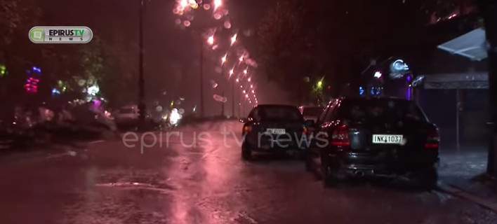 Ποτάμια οι δρόμοι στα Ιωάννινα – Απαγορεύτηκε η διέλευση των οχημάτων! (Video)