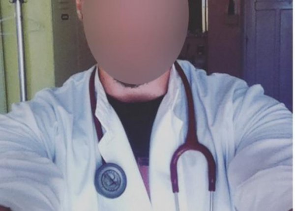 Έλληνας τραγουδιστής είναι … γιατρός στο νοσοκομείο Αμαλία Φλέμινγκ (φωτό)