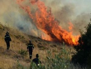 Συναγερμός: Φωτιά στην περιοχή των Λατομείων Μαρκόπουλου