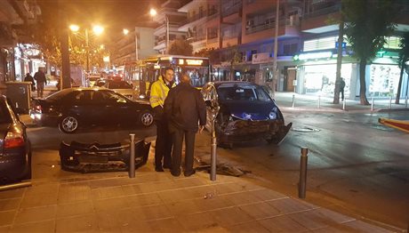 Τροχαίο ατύχημα με σύγκρουση ΙΧ στη Θεσσαλονίκη (ΦΩΤΟ)
