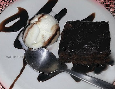 Σοκολατένιο κέικ με γλάσο σοκολάτας !!!