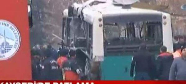 Ισχυρή έκρηξη σε όχημα έξω από Πανεπιστήμιο στην Τουρκία -Νεκροί και τραυματίες (ΦΩΤΟ)