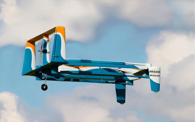 H Amazon πραγματοποίησε την πρώτη παράδοση με drone!