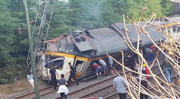 Εκτροχιάστηκε και εξερράγη φορτηγό τρένο στη Βουλγαρία- 4νεκροί και δεκάδες τραυματίες