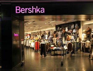 Bershka: Κάντου δώρο το πιο in fashion πουκάμισο που κυκλοφορεί στην αγορά! ! Κοστίζει λιγότερο από 13 ευρώ!