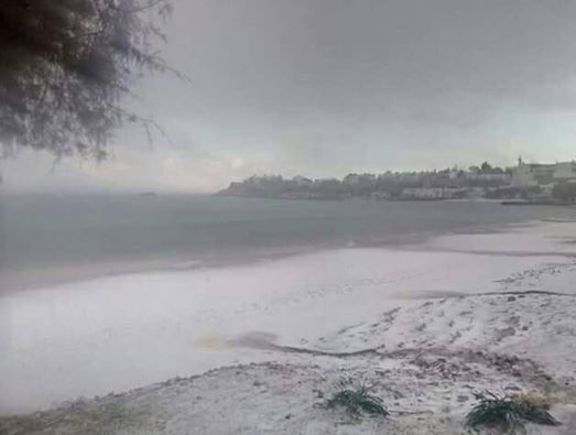 Φωτογραφίες: Το χιόνι έφτασε στη θάλασσα στη Νότια Κρήτη