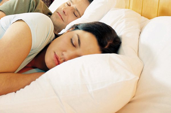 Αποτελέσματα έρευνας-»γροθιά» στο στομάχι των ανδρών, για τον ύπνο των γυναικών