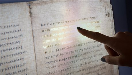 Επέστρεψε ανεκτίμητης αξίας χειρόγραφο της Παλαιάς Διαθήκης μετά από 100 χρόνια!