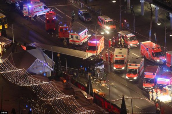 Δώδεκα οι νεκροί από την επίθεση στο Βερολίνο, κρατείται ένας ύποπτος
