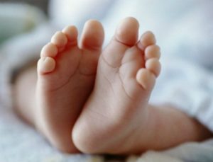 Ανατροπή βόμβα για το νεκρό μωρό στην Κρήτη: Δεν πέθανε από το πέταγμα του κινητού αλλά…! Τι κρύβουν πατέρας και μάνα;