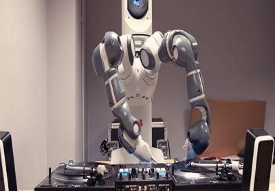 Ένα Ρομπότ σε ρόλο DJ στην παρουσίαση της επόμενης γενιάς Ford Fiesta