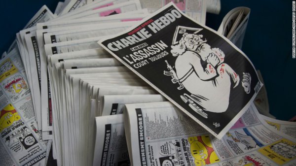 Το πρωτοσέλιδο του Charlie Hebdo για τα δύο χρόνια από την τρομοκρατική επίθεση στα γραφεία του