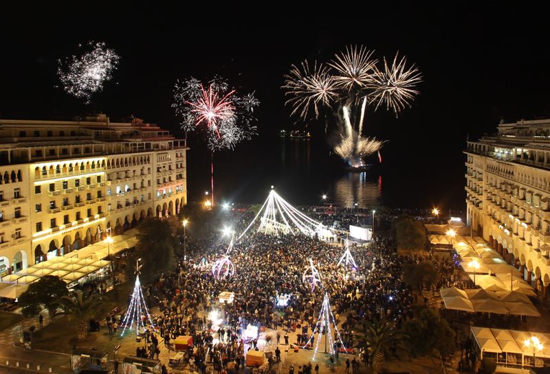 Τρεις χιλιάδες πυροτεχνήματα στον ουρανό της Θεσσαλονίκης για το νέο έτος