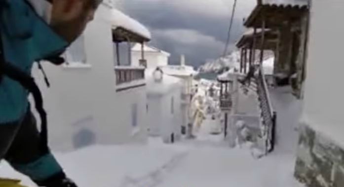 Βίντεο: Snowboard στα σοκάκια της Σκοπέλου