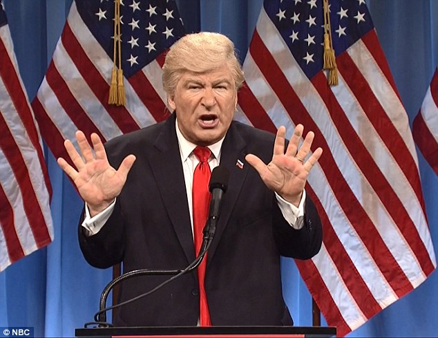 Ο Alec Baldwin σατυρίζει τον Donald Trump στο SNL