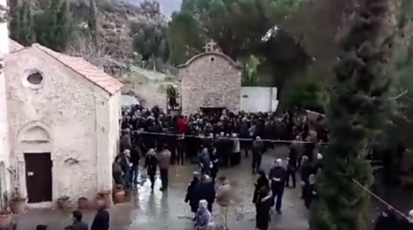 Κρήτη: Με μπαλωθιές αποχαιρέτησαν τον ηγούμενο της Μονής Βοντησίου