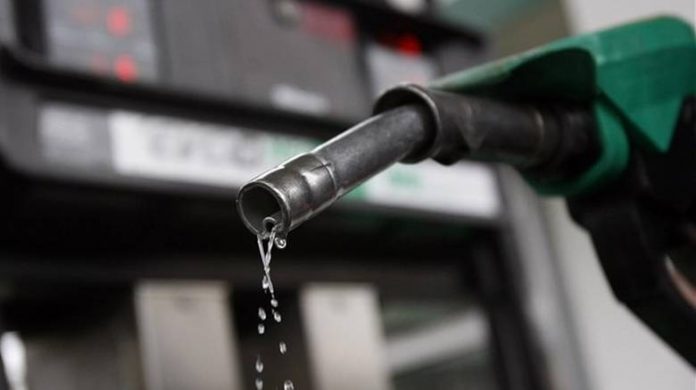 «Kαίνε» τους καταναλωτές oι τιμές του πετρελαίου
