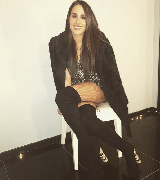 Ελληνίδα τραγουδίστρια έκανε σταυροπόδι και… «έριξε» το Instagram (φωτό)