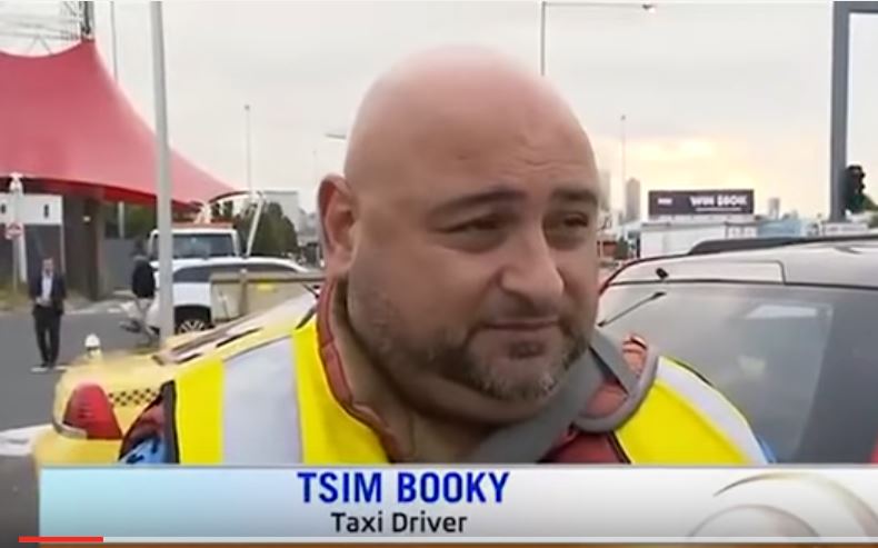 Αυστραλία: Έλληνας ταξιτζής τρολάρει εκπομπή και συστήνεται ως "Tsim Booky" (βίντεο)