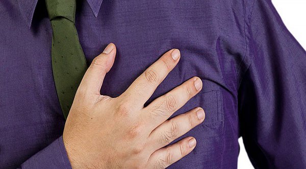 Όλες οι πιθανές αιτίες για τον πόνο στο στήθος