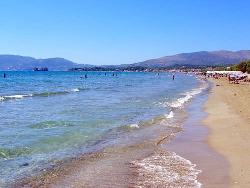 Ζάκυνθος: Η παραλία του Λαγανά γέμισε ξαφνικά με χασίς